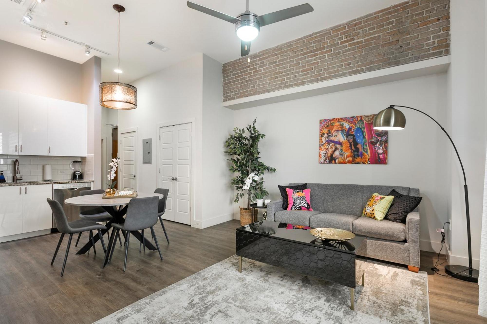 Urban Living In The Heart Of New Orleans Apartment Exterior photo